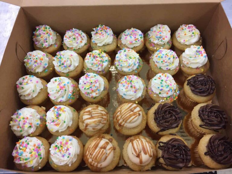 Read more about the article Holmdel Township EA sends sweet treats to Bayshore Hospital